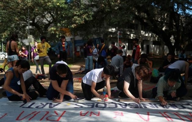Στους δρόμους φοιτητές και καθηγητές «για την υπεράσπιση της Εκπαίδευσης» στη Βραζιλία