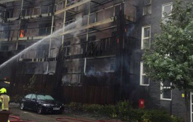 Κόλαση φωτιάς σε πολυκατοικία στο Λονδίνο