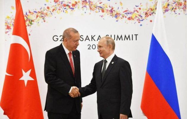 Ερντογάν και Πούτιν πανευτυχείς στους G20 – Κάνουν «πλάκα» στην πλάτη του Τραμπ