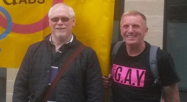 61χρονος ανακοίνωσε πως είναι ομοφυλόφιλος μετά από 30 χρόνια γάμου