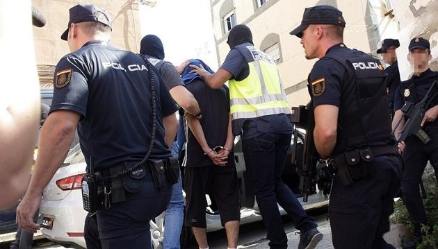 Μάνα και κόρη κατήγγειλαν τον φονιά που προσέλαβαν γιατί αργούσε να σκοτώσει το θύμα