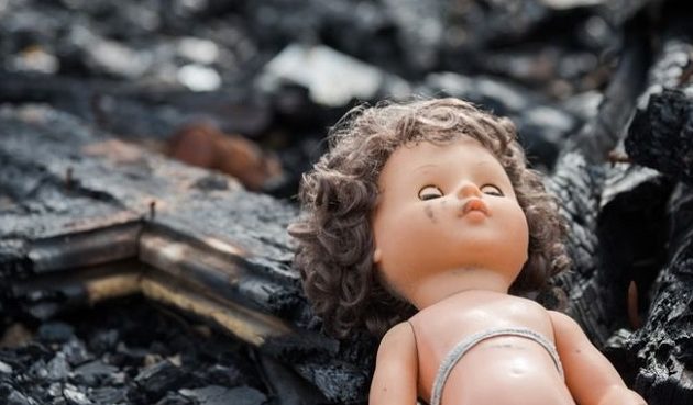 Πυροσβέστες βρήκαν κούκλα στο γρασίδι και νόμιζαν ότι ήταν νεκρό βρέφος