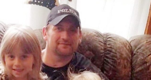 33χρονος πατέρας έσωσε την κόρη του από τα δόντια σκύλου και πέθανε
