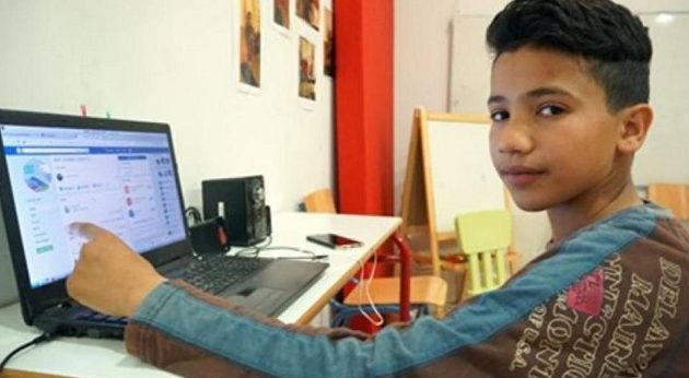 13χρονος πρόσφυγας από την Παλαιστίνη διδάσκει ελληνικά μέσω Facebook