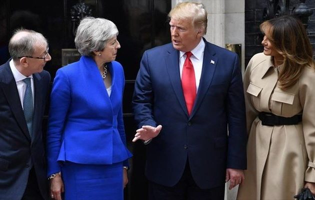 Ο Τραμπ κάλεσε τη Μέι να μην παραιτηθεί και πρότεινε στη Βρετανία εμπορική συμφωνία