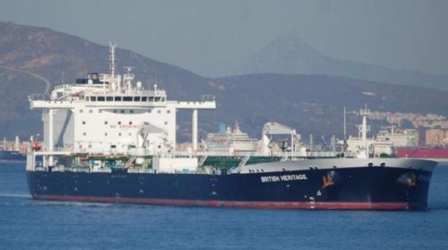 Ιρανικά πλοία παρενόχλησαν βρετανικό τάνκερ στα Στενά του Ορμούζ