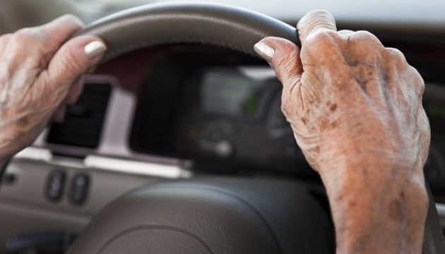 Oι γιατροί θα αποφασίζουν αν πρέπει να οδηγούν οι 74χρονοι