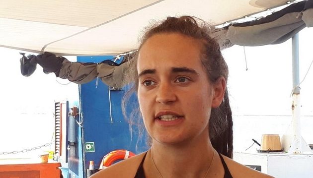 Ιταλία: H καπετάνισσα που διέσωσε μετανάστες κινδυνεύει με 10 χρόνια φυλακή