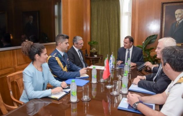 Ο πρεσβευτής της Τουρκίας επισκέφθηκε το υπουργείο Εθνικής Άμυνας