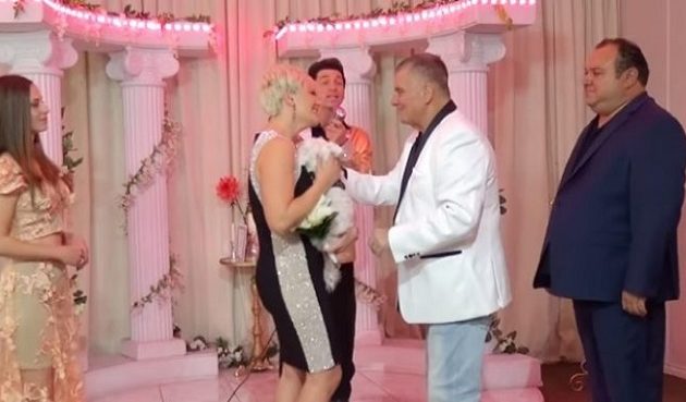 Ο Τράγκας παντρεύτηκε για τρίτη φορά την ίδια γυναίκα στο Λας Βέγκας (βίντεο)