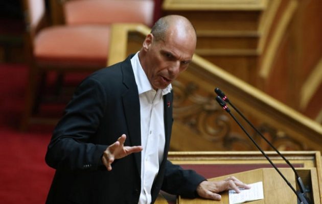 Βαρoυφάκης: Ο Μητσοτάκης προσφέρει πολλά δυσάρεστα θεάματα χωρίς άρτο