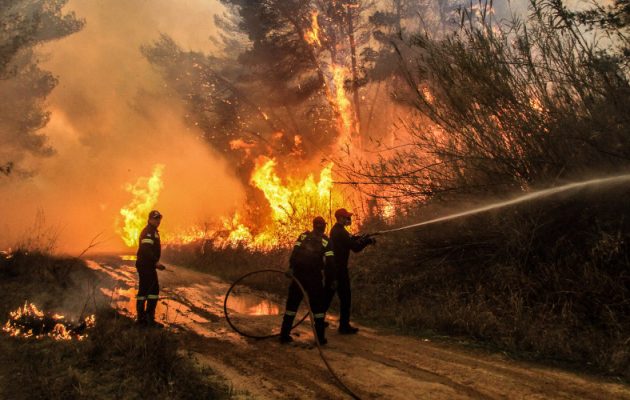 Καίγεται η Αρχαία Ολυμπία – Ετοιμότητα για εκκένωση στον Ξηρόκαμπο