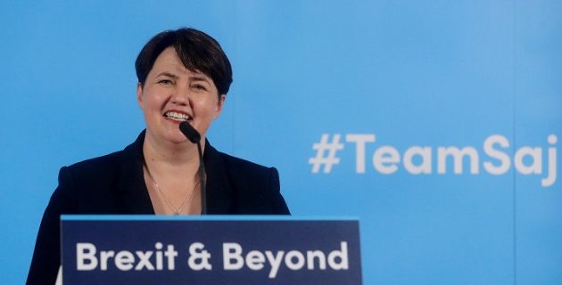 Η πρώτη παραίτηση λόγω διαφωνίας με Τζόνσον για το Brexit