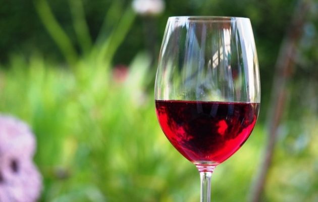 Επαναστατική έρευνα: Ένα ποτήρι κόκκινο κρασί πριν τον ύπνο κάνει θαύματα