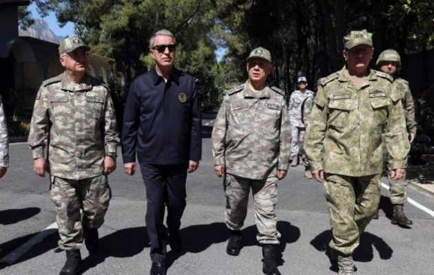 Χουλουσί Ακάρ: «Ας μαζέψουν τα μυαλά τους οι Έλληνες»