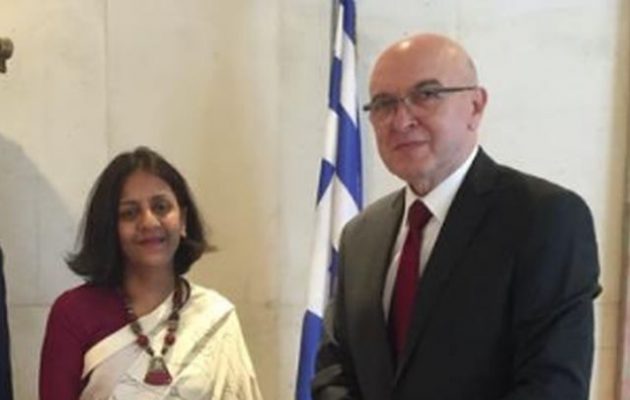 Συνάντηση Φραγκογιάννη με την πρέσβη της Ινδίας στην Αθήνα