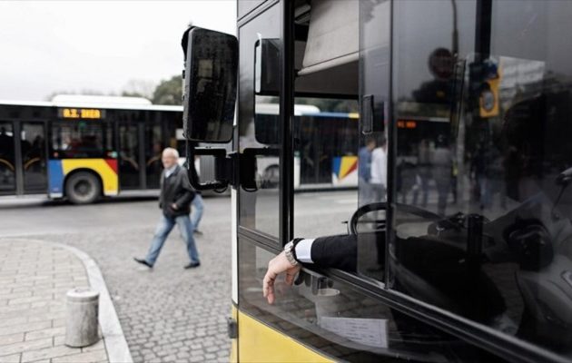 Λεωφορείο έκανε δρομολόγιο με ανοικτή πόρτα (βίντεο)