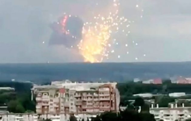 Τεράστια έκρηξη σε αποθήκες πυρομαχικών του ρωσικού στρατού