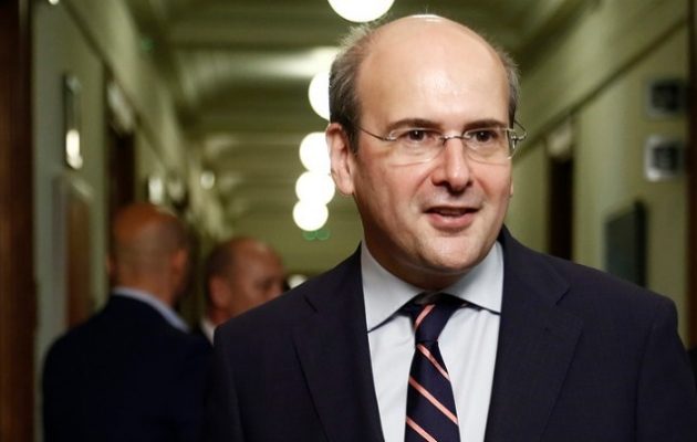 Απαξιώνει τη ΔΕΗ για να την ξεπουλήσει ο Χατζηδάκης – Αυξάνει και τα τιμολόγια