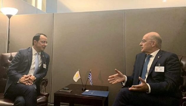 Συντονισμό των προσπαθειών Ελλάδας-Κύπρου συζήτησαν Δένδιας και Χριστοδουλίδης