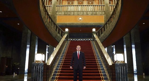 «Χρυσό» πληρώνουν οι Τούρκοι το Λευκό Παλάτι του Ερντογάν