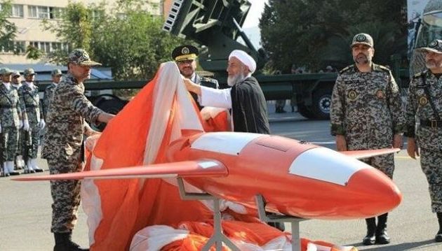 Το Ιράν παρουσίασε νέο ντρον που μπορεί να βομβαρδίζει στόχους στο εξωτερικό