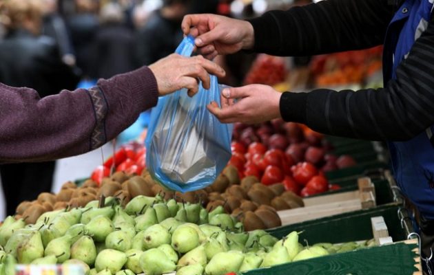 Υπ. Ανάπτυξης: Ανοιχτές οι λαϊκές αγορές – Μην τρέχετε στα σούπερ μάρκετ