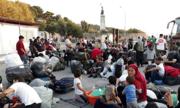 Μεταφέρονται 1.500 πρόσφυγες από τη Λέσβο στο Κιλκίς
