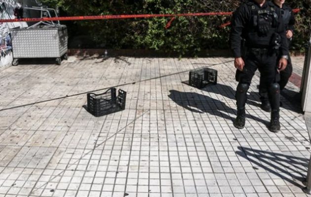 Στις 11.00 το πρωί τοξικομανείς έσφαξαν τοξικομανή έξω από τον σταθμό Μετρό «Αμπελόκηποι»