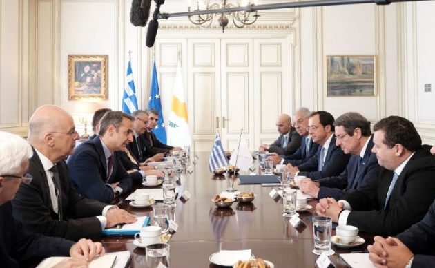 Έντονη ανησυχία Μητσοτάκη-Αναστασιάδη για τις έκνομες ενέργειες της Τουρκίας