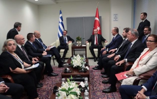 Πέτσας: Ο Μητσοτάκης δεν είπε κουβέντα για το Αιγαίο για να μη χαλάσει το ωραίο κλίμα με τον Ερντογάν