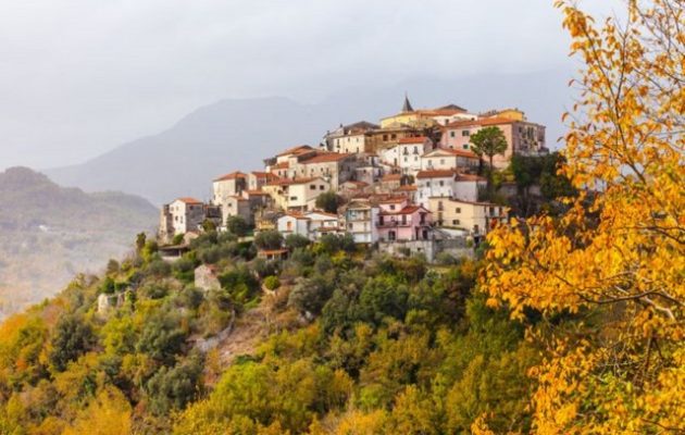 Περιφερειάρχης δίνει 700 ευρώ το μήνα για να ζήσετε σε ιταλικό χωριό