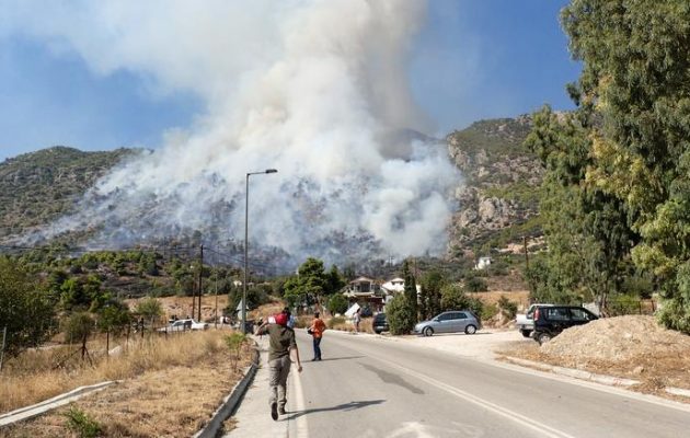 Μεγάλη φωτιά στο Λουτράκι – Εκκενώθηκαν προληπτικά μοναστήρια και γηροκομείο