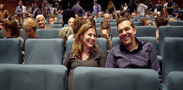 Στις «Νύχτες Πρεμιέρας» ο Τσίπρας – Ποια ταινία είδε μαζί με την Μπέττυ Μπαζιάνα