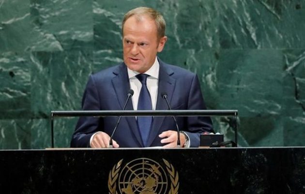 Ο Τουσκ υπέρ της παγκοσμιοποίησης «ενοχλημένος» από τον «πατριωτισμό» του Τραμπ