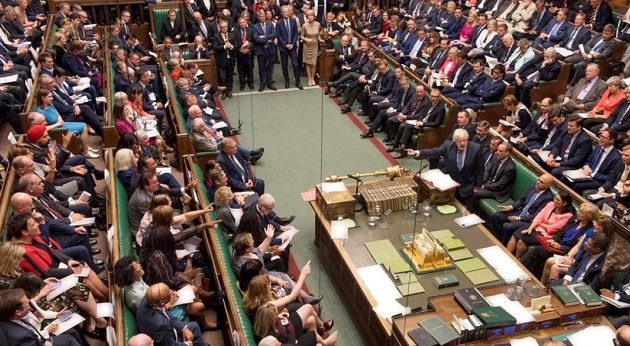 Οι Βρετανοί βουλευτές ψηφίζουν τη Δευτέρα για πρόωρες εκλογές