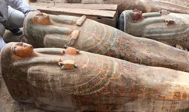 Ιστορική ανακάλυψη στην Αίγυπτο: Τέλεια συντηρημένες μούμιες και το μεγαλύτερο φέρετρο των αιώνων
