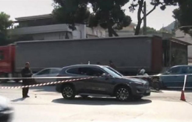 Μαφιόζικο χτύπημα στο Χαϊδάρι: Με δυο όπλα «γάζωσαν» άνδρα σε αυτοκίνητο