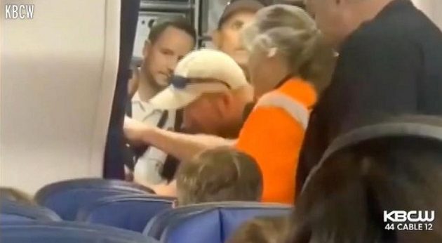 Αεροπλάνο προσγειώθηκε γιατί γυναίκα «κόλλησε» στην τουαλέτα