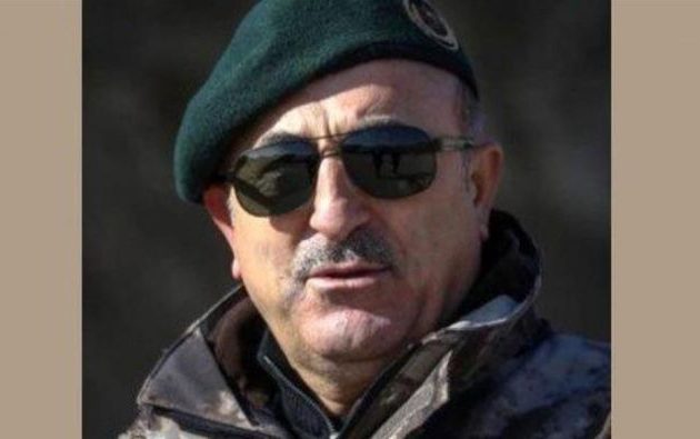 Ο Τσαβούσογλου ντύθηκε «κομάντο» και «διέταξε»: «Όλοι στο χακί για τη Συρία!»