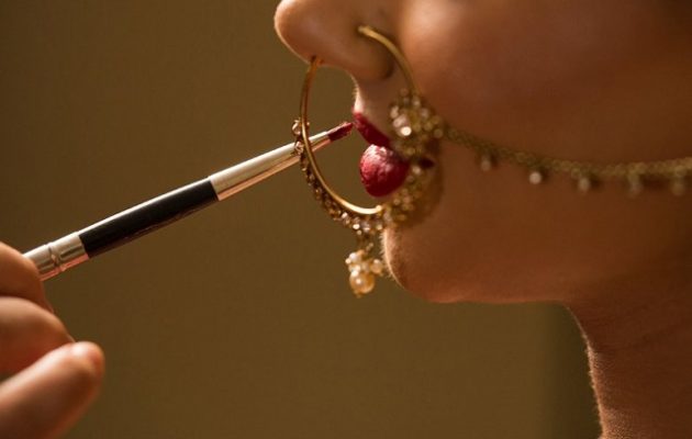 21χρονη Ινδή αυτοκτόνησε γιατί ο άντρας την κορόιδευε για το δέρμα της