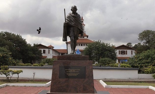 Έκλεψαν την τέφρα και βεβήλωσαν το μνημείο του Γκάντι στην Ινδία