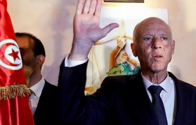 Ποιος είναι ο Κάις Σαΐντ που σάρωσε στις προεδρικές εκλογές της Τυνησίας
