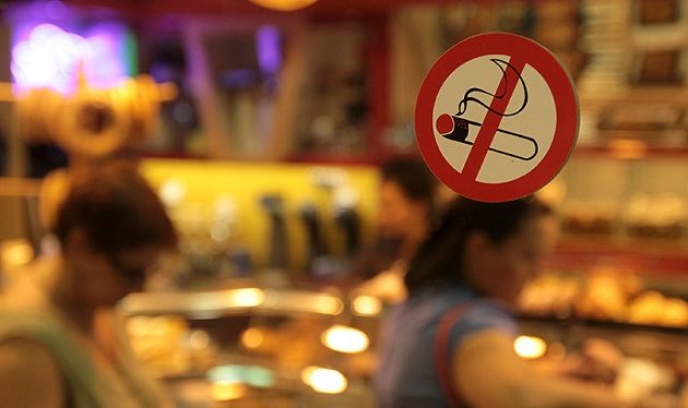 Η Αυστρία κόβει το κάπνισμα σε εστιατόρια και μπαρ