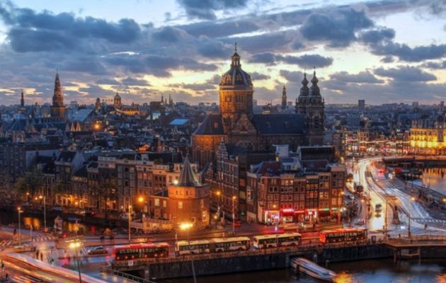 Guardian: Γιατί η Ολλανδία αλλάζει το επίσημο όνομά της σε «Κάτω Χώρες»