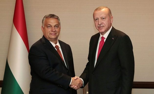 Ο ακροδεξιός Όρμπαν στηρίζει Ερντογάν για την τουρκική εισβολή στη Συρία