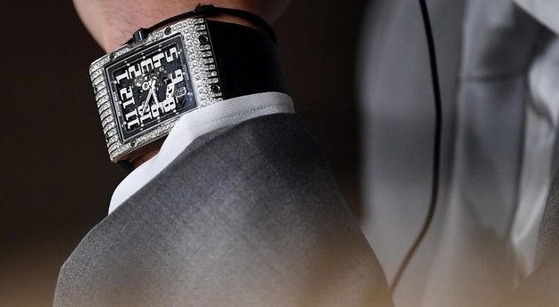 Ιάπωνας βγήκε να καπνίσει και του έκλεψαν ρολόι 800.000 ευρώ