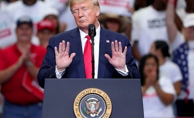 «Ξέφυγε» ο Τραμπ: Η ηγέτης των Δημοκρατικών «είναι τρελή» – «Τρελή Νάνσι! Είναι τρελή»