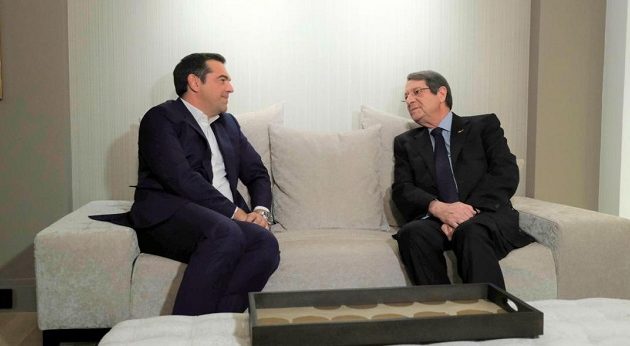 Τσίπρας και Αναστασιάδης μίλησαν για Κυπριακό και παράνομες τουρκικές ενέργειες