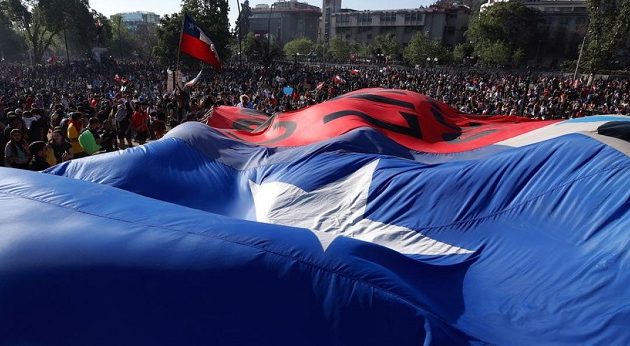 Εκατομμύρια Χιλιανοί στους δρόμους λόγω αύξησης του εισιτηρίου του Μετρό